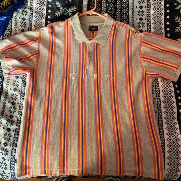 Obey. Size Large. Short sleeve - Picture 4 of 4